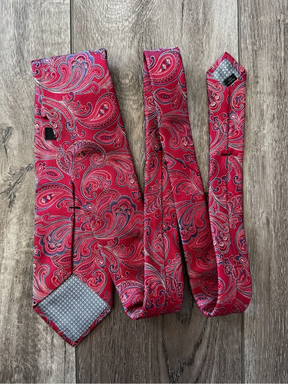 John W Nordstrom Men’s Textural Paisley Neck Tie Fuchsia 100% Silk Made In USA